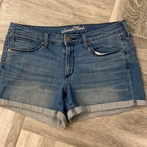 Women's rolled hem denim shorts 4" inseam